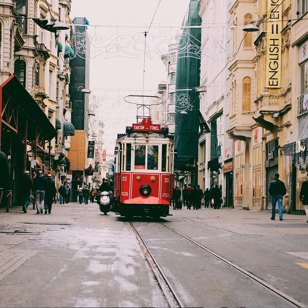 https://unsplash.com/@dnevozhai