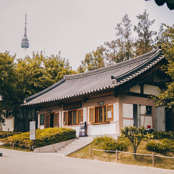 https://unsplash.com/@dnevozhai